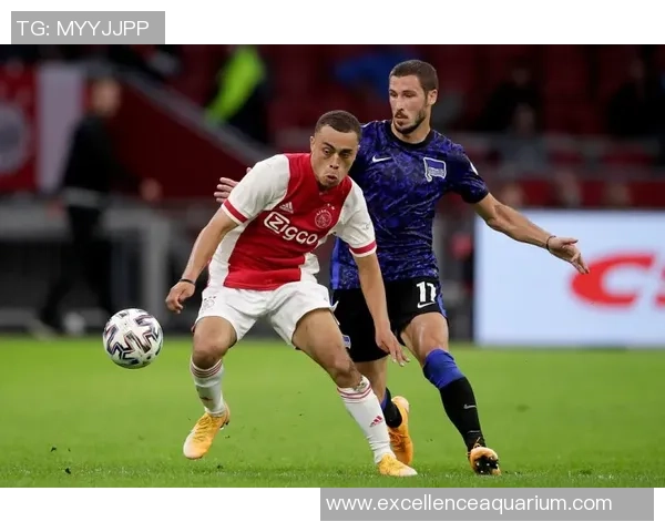 德斯特：从美洲足坛新星到欧洲赛场闪耀的足球天才